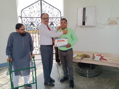 Mr. TAUSEEF Khan recieving Adarsh Shiksha Award from Rashtrabhasha Vikas Parishad by Pune